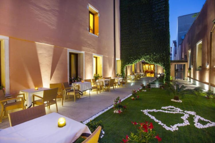 Garden dining